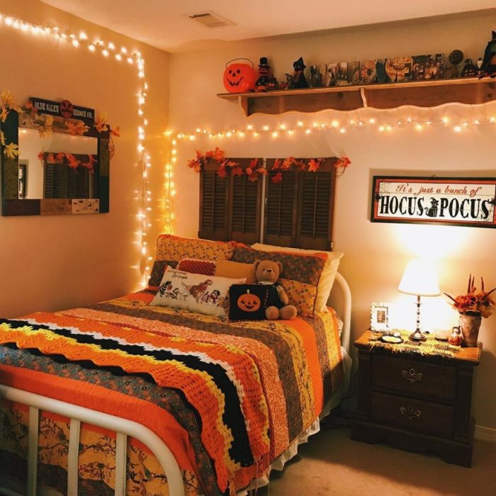 How to decorate your room for halloween