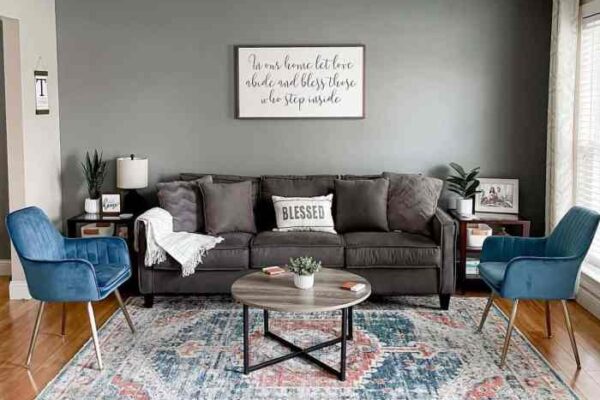 How to decorate living room with accent chairs