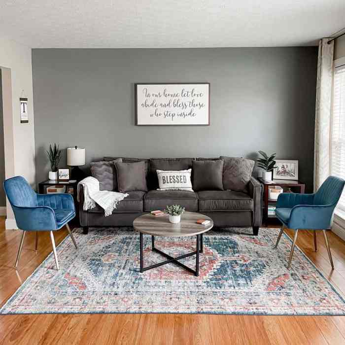 How to decorate living room with accent chairs