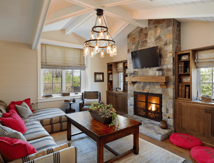 How to decorate small living room with fireplace