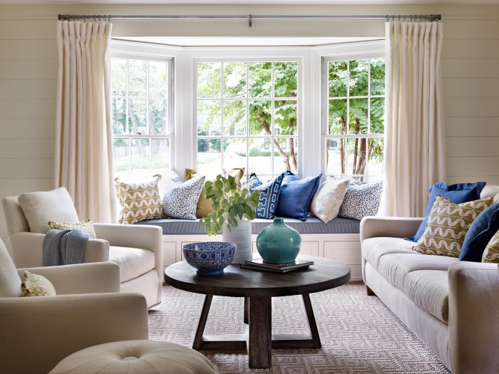 How to decorate a large living room window