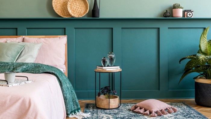 How to decorate a teal room